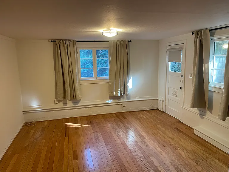 2170 N Vista Del Mar Ave — Photo 4
