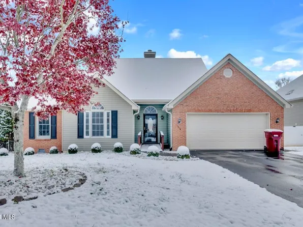 1215 College Heights Dr, Johnson City, TN 37604