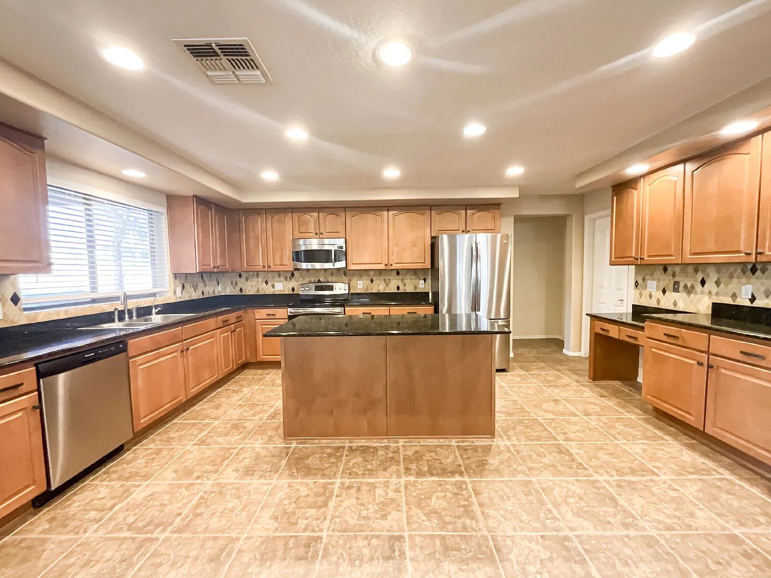Stunning 4-Bed, 3.5-Bath Chandler Retreat with Spa, Garden Oasis & 3,925 Sq Ft of Elegance — Photo 2