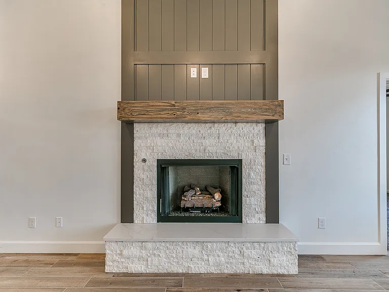 1901 Hollow Crest Ct — Photo 11
