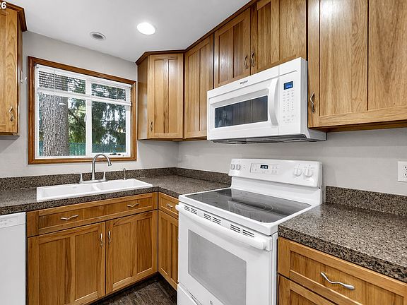 4th image of 4117 NE 8th St