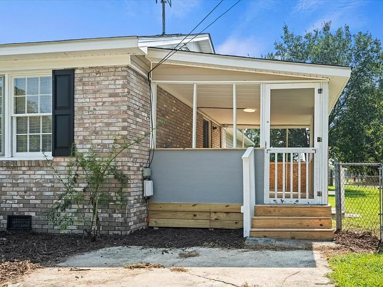 423 Sheffield Dr — Photo 7