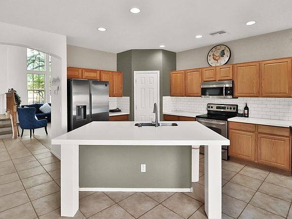 2nd image of 44392 W Juniper Ave