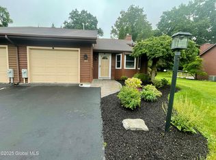 103 Meadowbrook Dr, Slingerlands, NY 12159