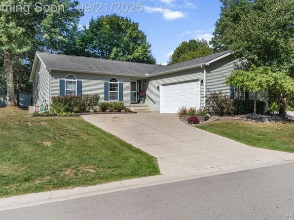 1821 Hickory Hills Blvd, Howell, MI 48855