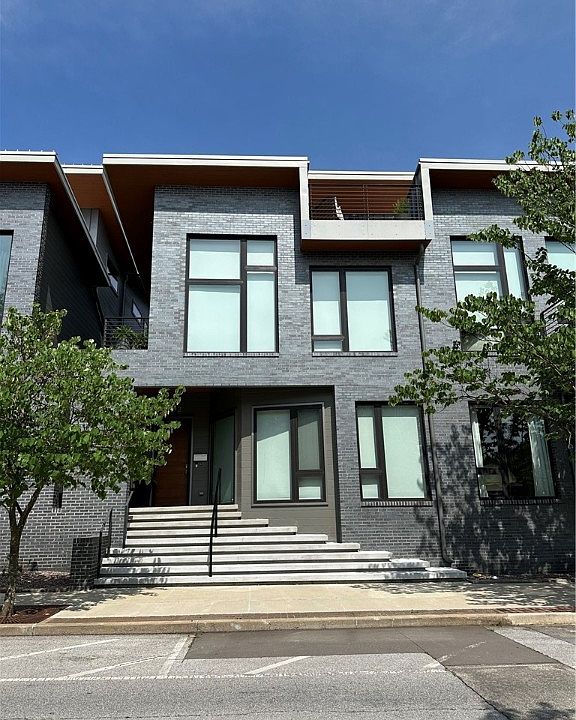 2nd image of 192 N Block Ave