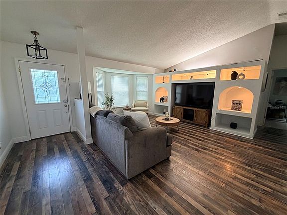 4th image of 663 MOSQUERO AVENUE