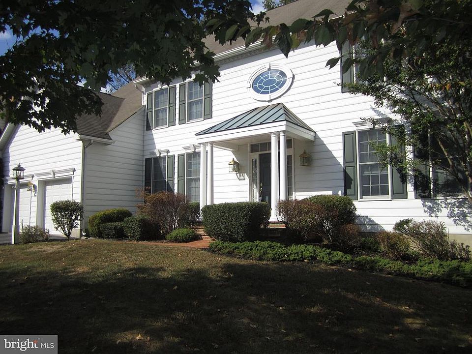 1st image of 300 Broad Creek Dr