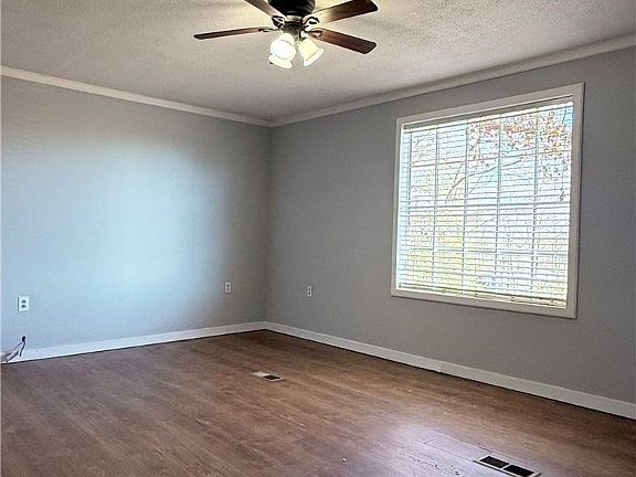 5th image of 570 Lee Road 114