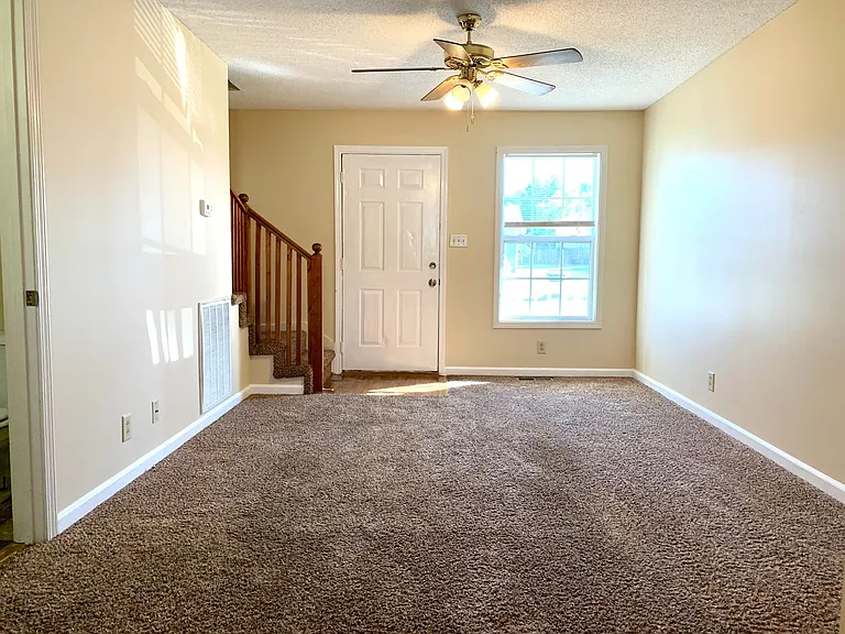 811 Flyer Ct — Photo 3