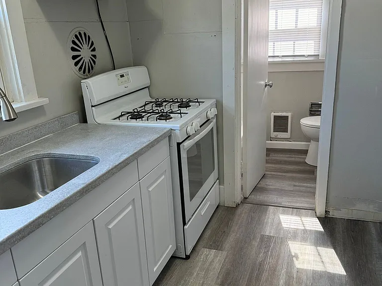 10 Norwood Ave #B — Photo 3