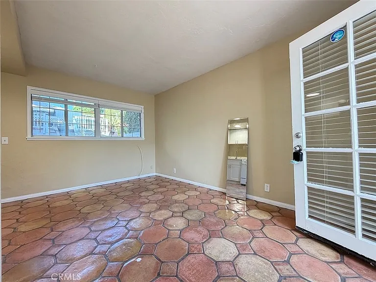 531 Catalina St — Photo 3
