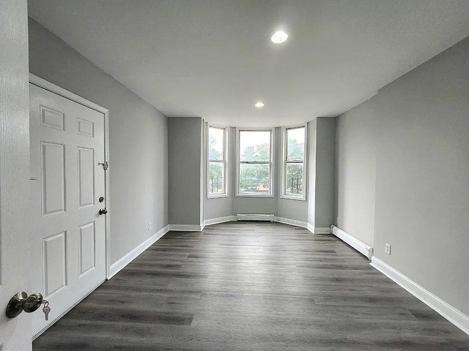 367 Morris Ave #202