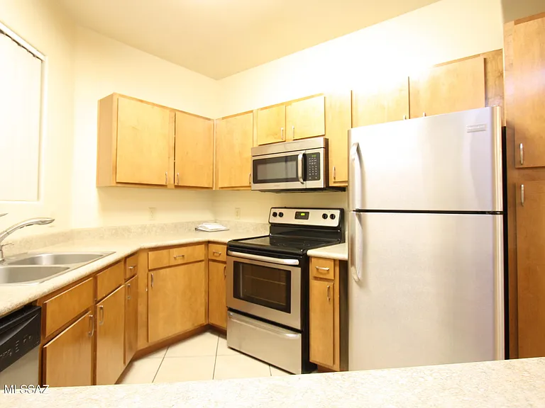 2550 E River Rd #5104 — Photo 9