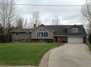 715 4th St NE, Baudette, MN 56623