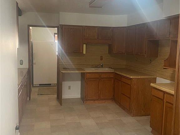 3rd image of 11 Carson Ct