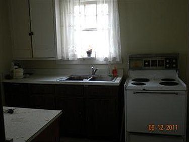 3rd image of 231 Marshall St