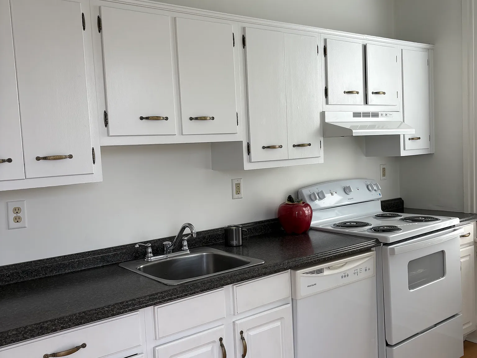 1 bed, 1000 sqft, $1,800 — Photo 2