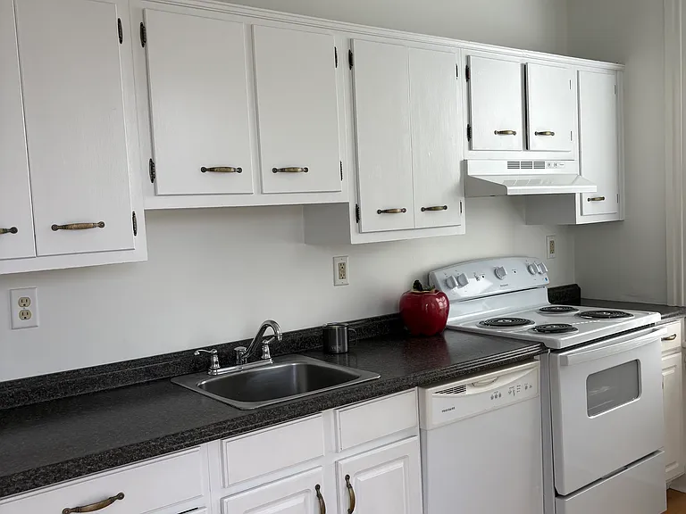 90 E Broad St #3 — Photo 2