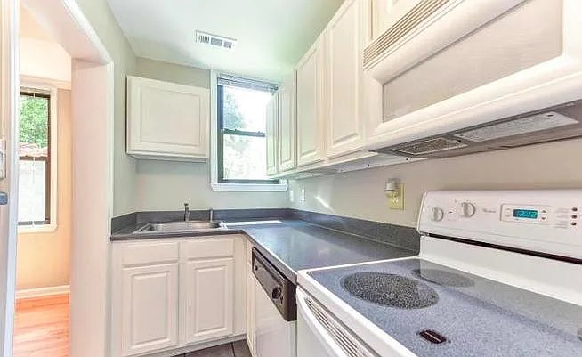1661 Park Rd NW #101 — Photo 7