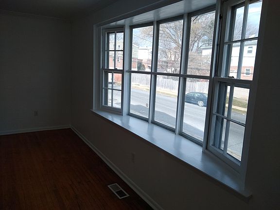 3rd image of 490 Avon St Floor 1