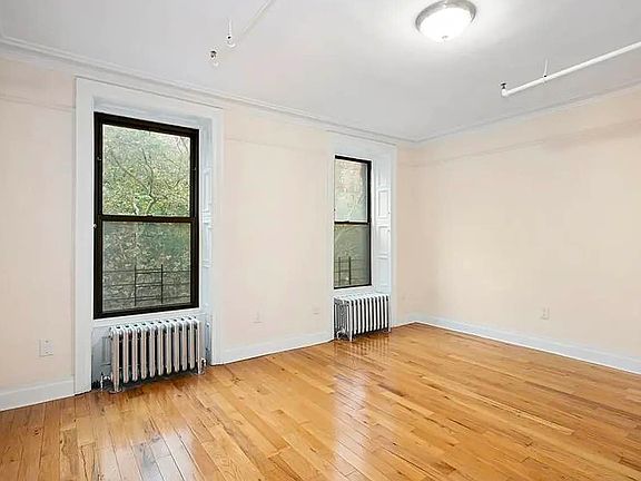 5th image of 416A Lafayette Ave Unit Garden