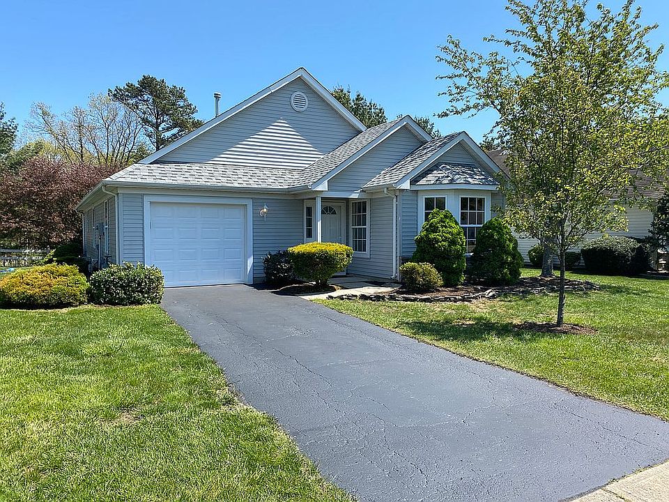 1st image of 2414 Woodbine Ln