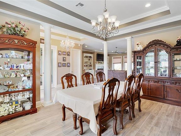 5th image of 2705 Cypress Lawn Dr