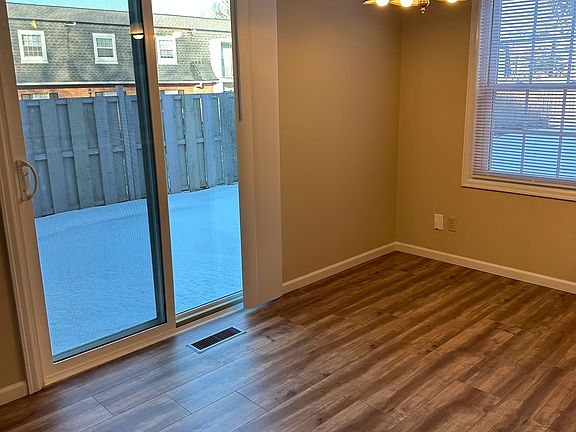 4th image of 6004 N Old Orchard Dr