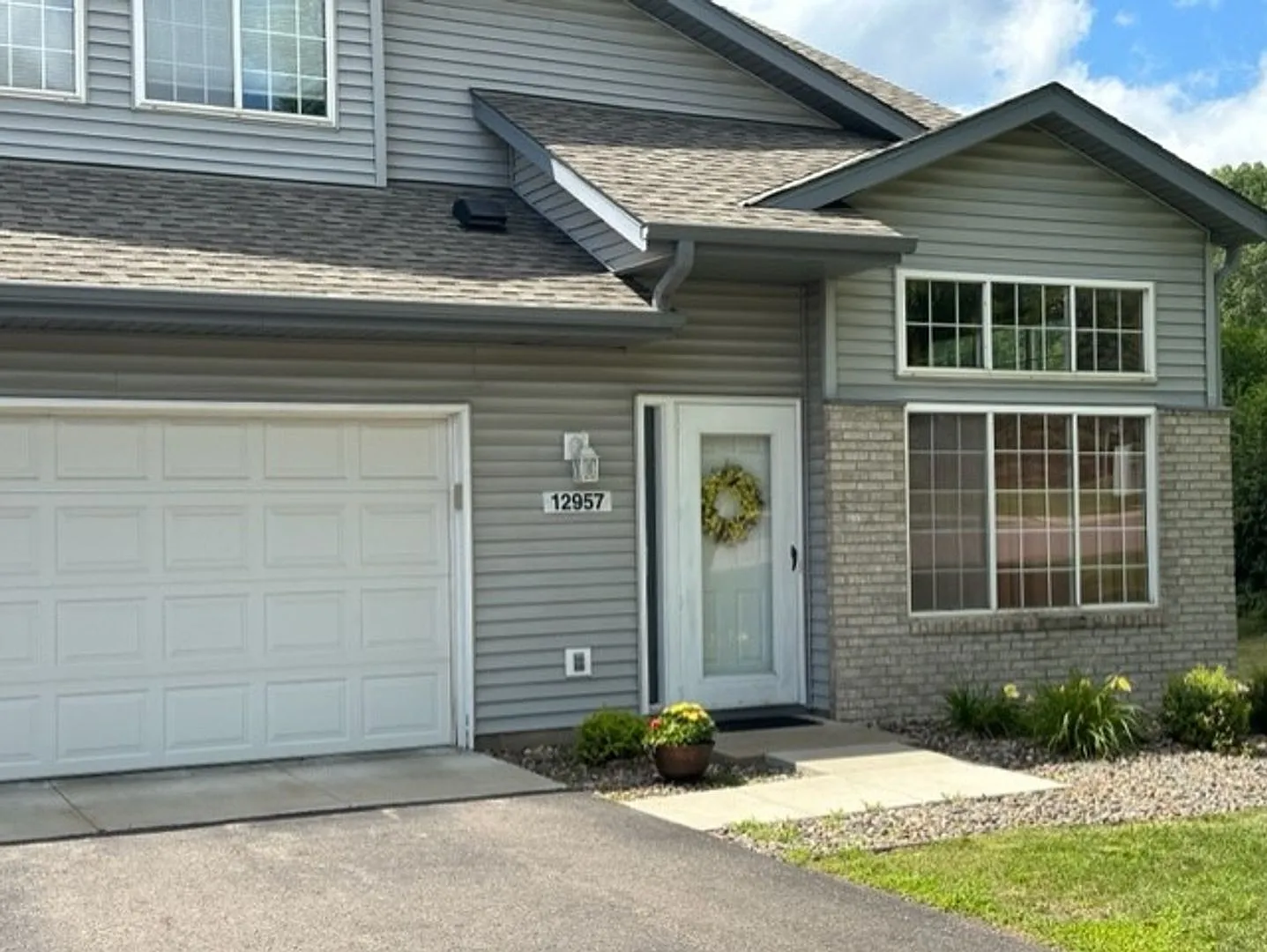 Very Spacious Townhome in great area in Apple Valley. Avail Oct 1 — Photo 2