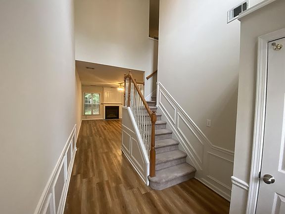 3rd image of 2438 Fairlie Dr
