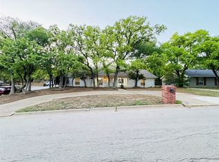 4421 Woodridge Dr, Arlington, TX 76013