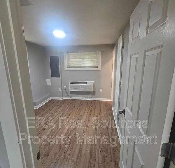 65 W Moler St #A — Photo 10