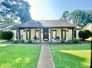108 Honeysuckle Ln, Ridgeland, MS 39157