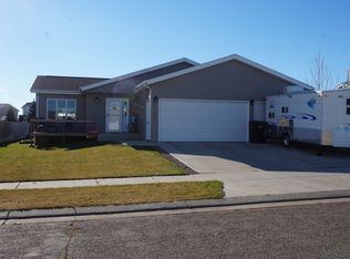 4613 Hitchcock Dr, Bismarck, ND 58503
