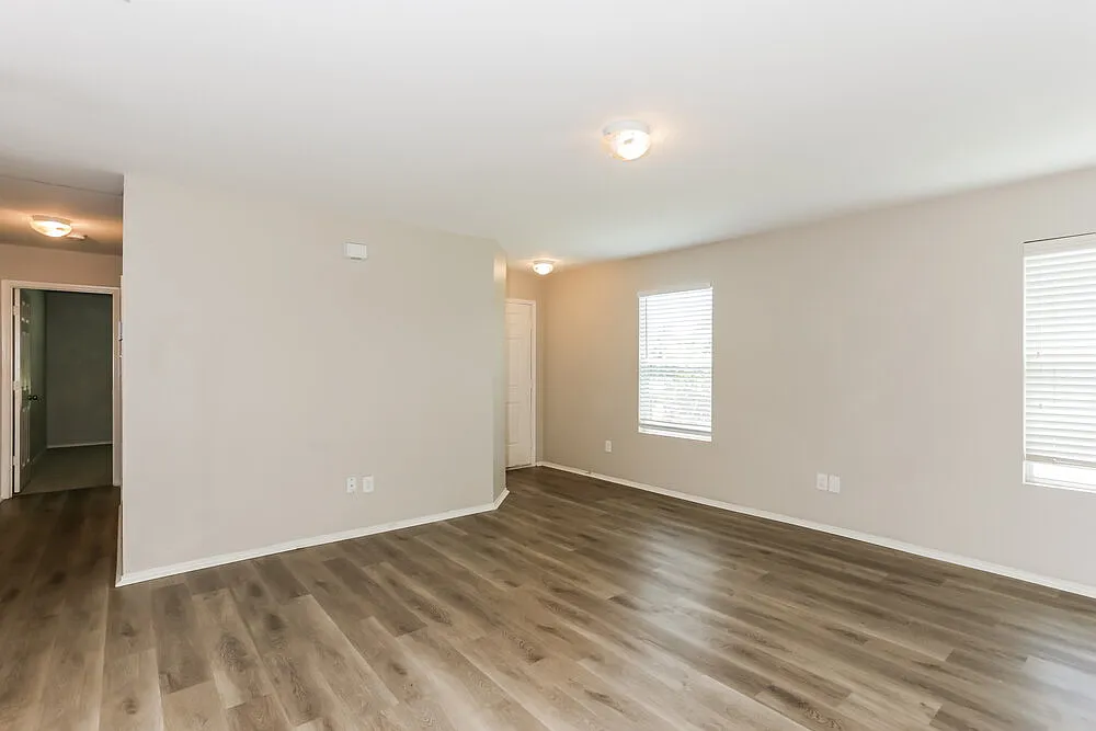 3 bed, 2.0 bath, 1348 sqft, $1,985 — Photo 3