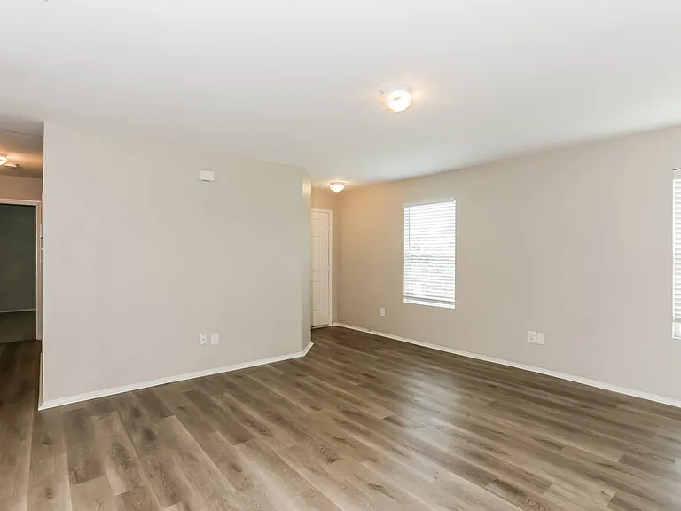 1303 Macaw Ct — Photo 3
