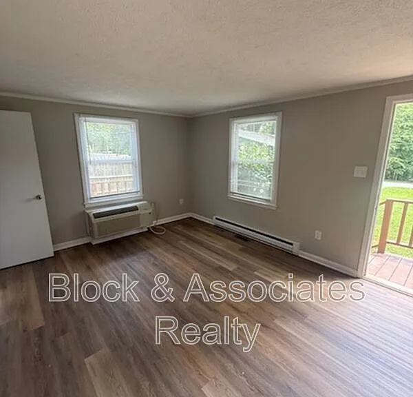 935 Country Place Rd — Photo 3