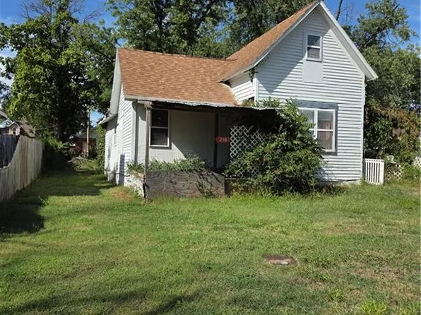 218 E 5th St, Cherryvale, KS 67335