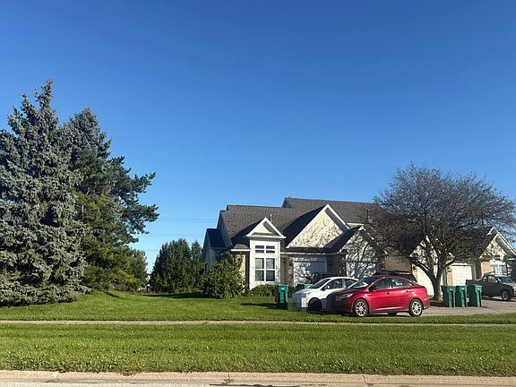 3rd image of 560 W 86th Cir