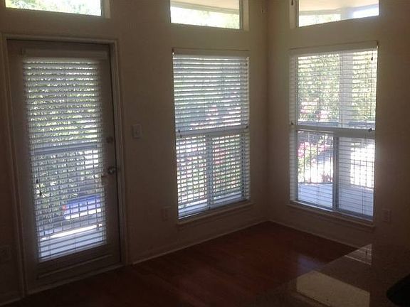3rd image of 2209 Hancock Dr APT 5
