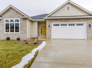 348 Simmer Dr, Wamego, KS 66547