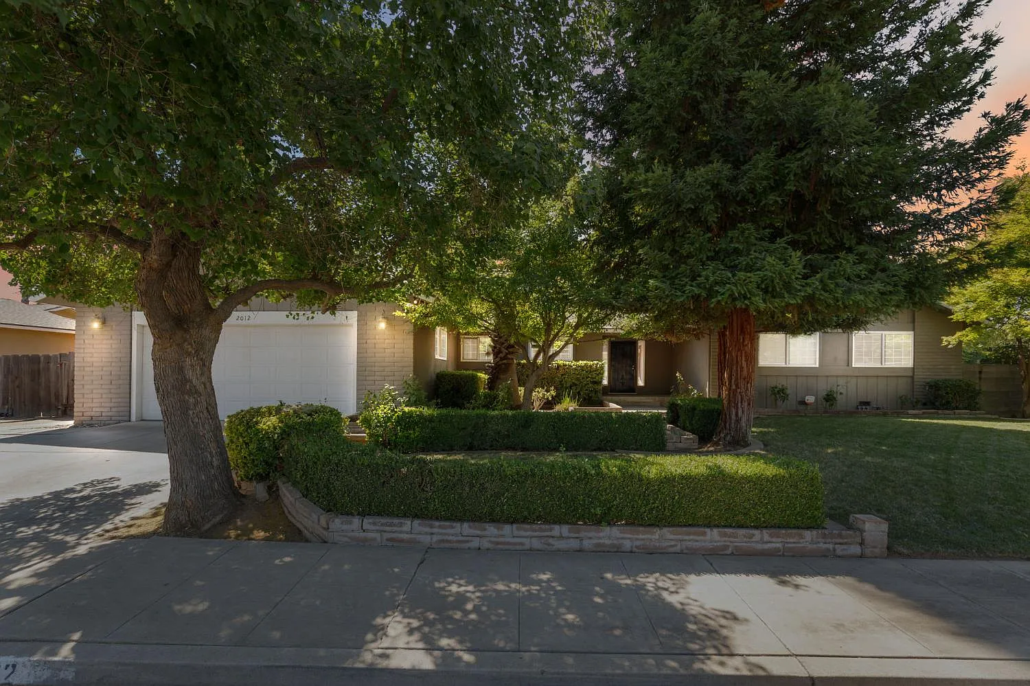 2012 Beverly Ave photo 1