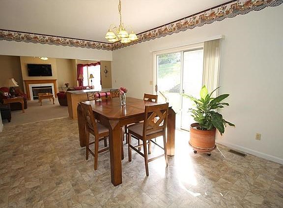 3rd image of 2674 Queen Bee Ln