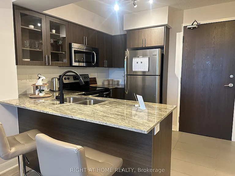 75 Norman Bethune Ave #221 — Photo 5