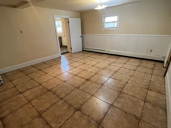 2nd image of 265 Glenhill Ave Floor 1