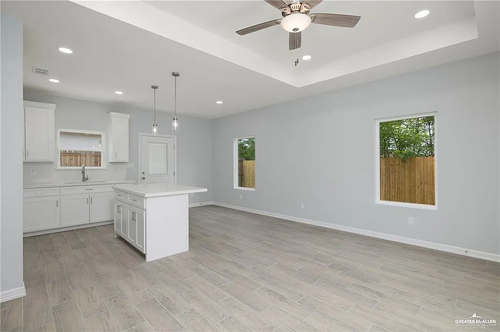 2 bed, 2.0 bath, 936 sqft, $1,200 — Photo 3