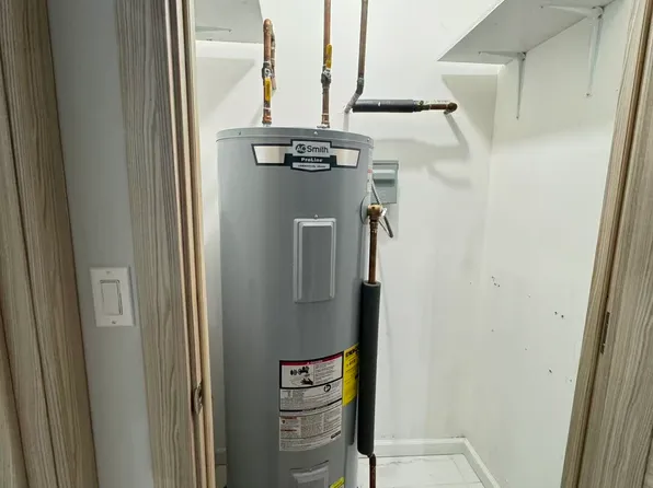 31-12 38th Avenue image 14 of 16