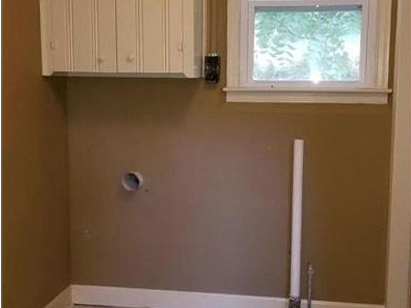 2nd image of 2909 NE Jaudon St