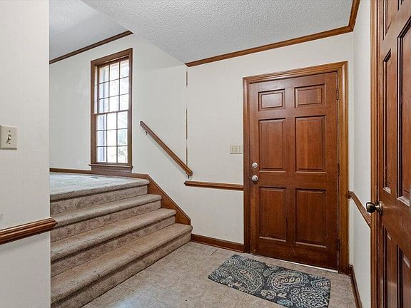 5th image of 1313 Bloomingdale Dr